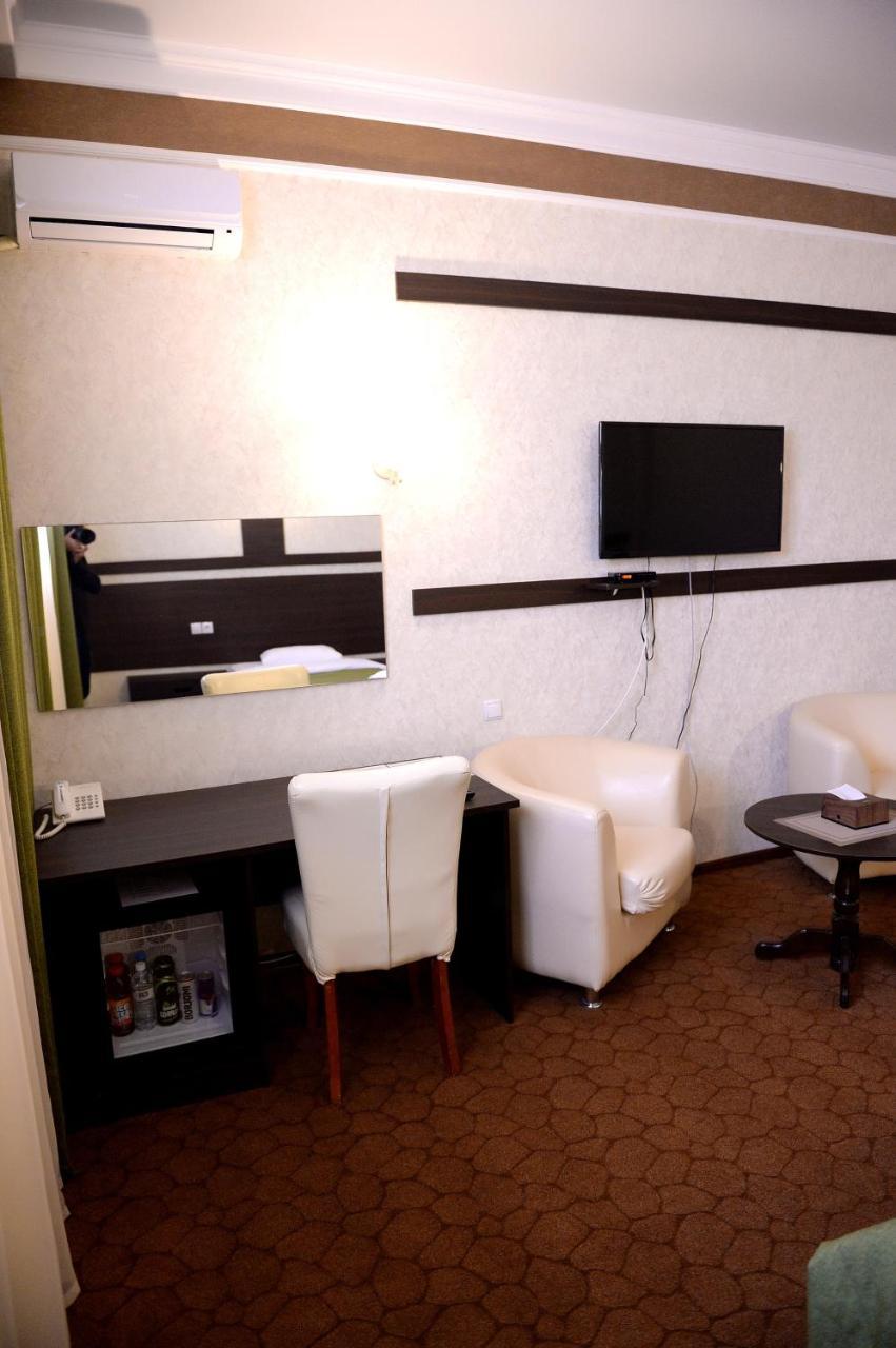 Pride Hotel Taraz Phòng bức ảnh